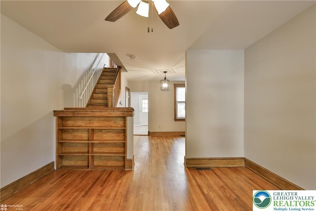 1035 Spring St - Photo 4 of 27