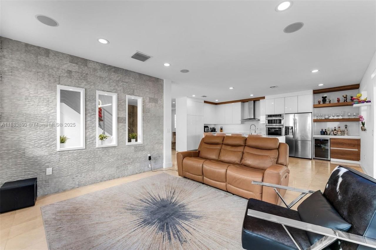 11229 Nw 44th Ter - Photo 3 of 49