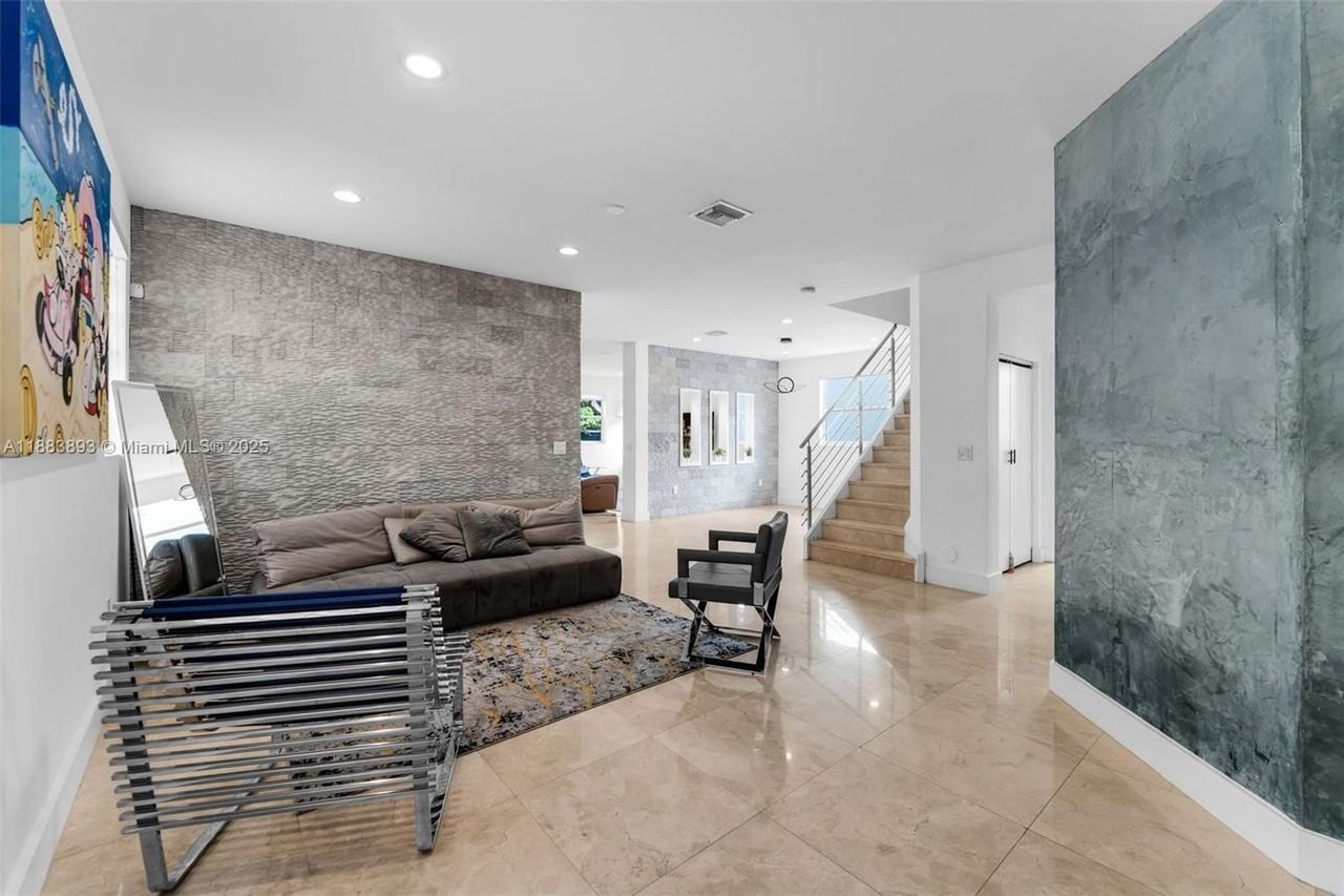 11229 Nw 44th Ter - Photo 7 of 49