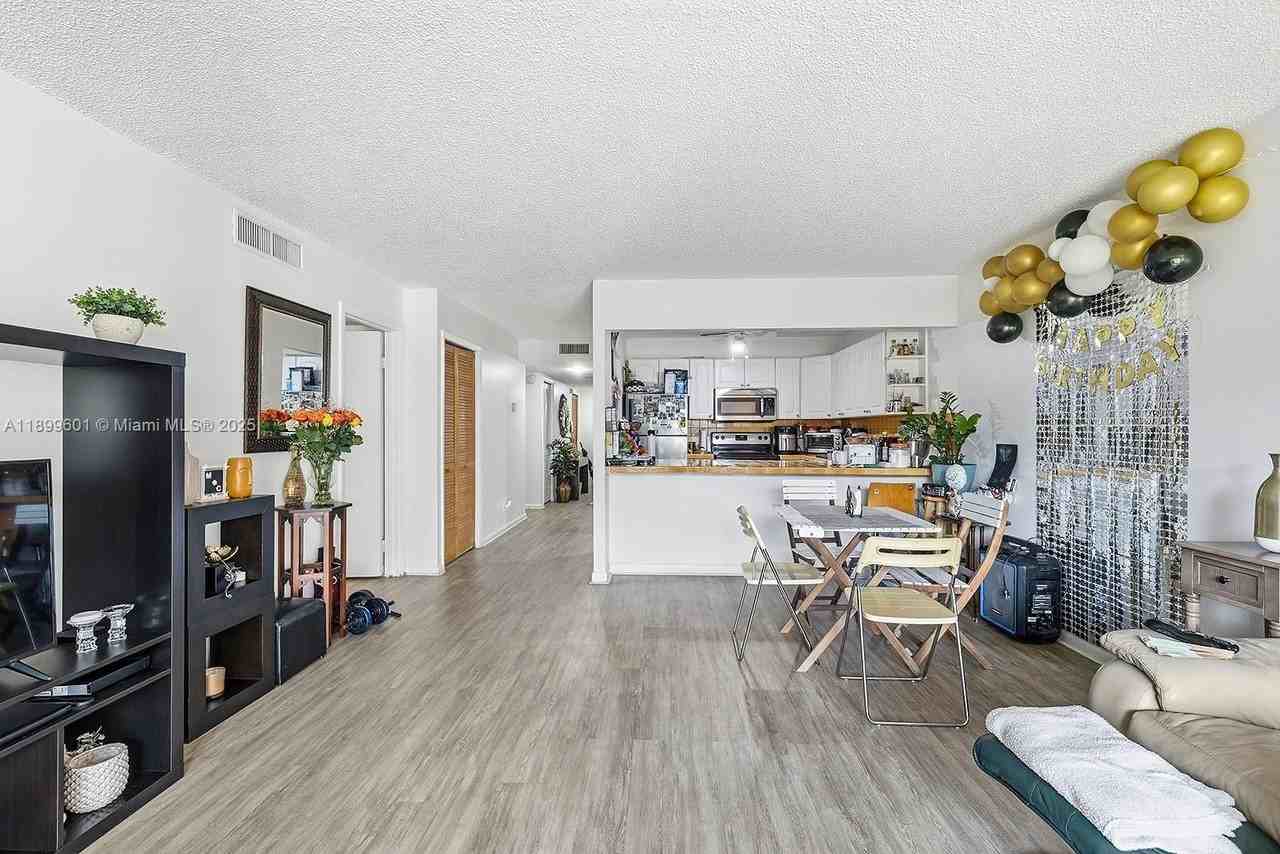 428 Lakeview Dr #103 - Photo 4 of 22