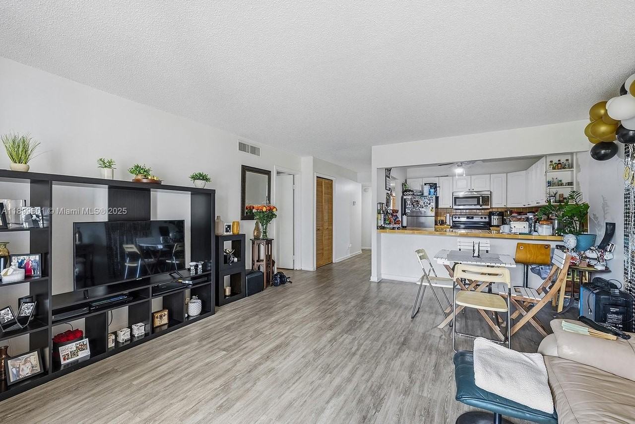 428 Lakeview Dr #103 - Photo 5 of 22