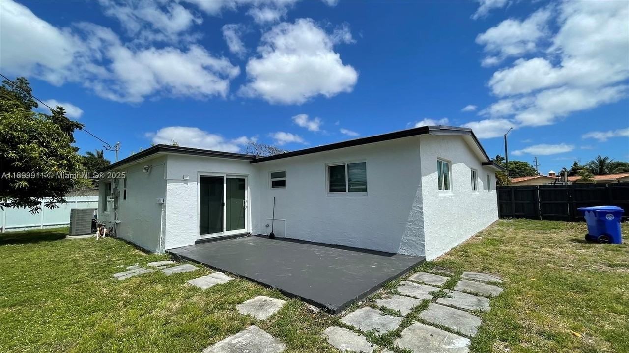 6407 Sw 5th St - Photo 3 of 50