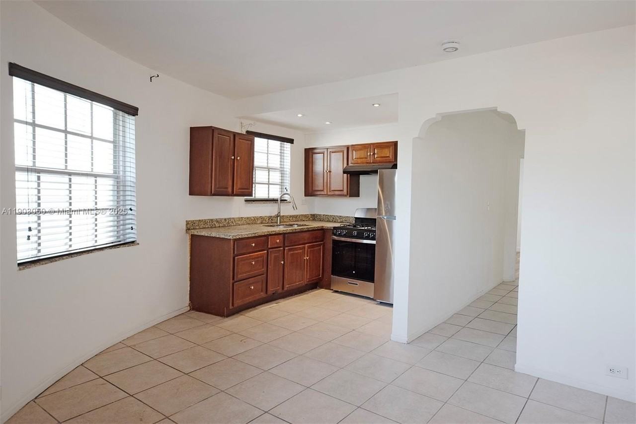 2383 Flamingo Drive #4 - Photo 7 of 31