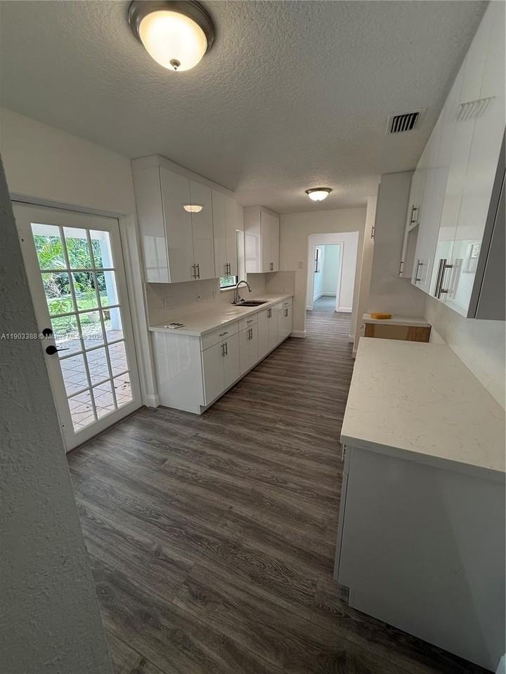 28221 Sw 162nd Ave - Photo 4 of 33