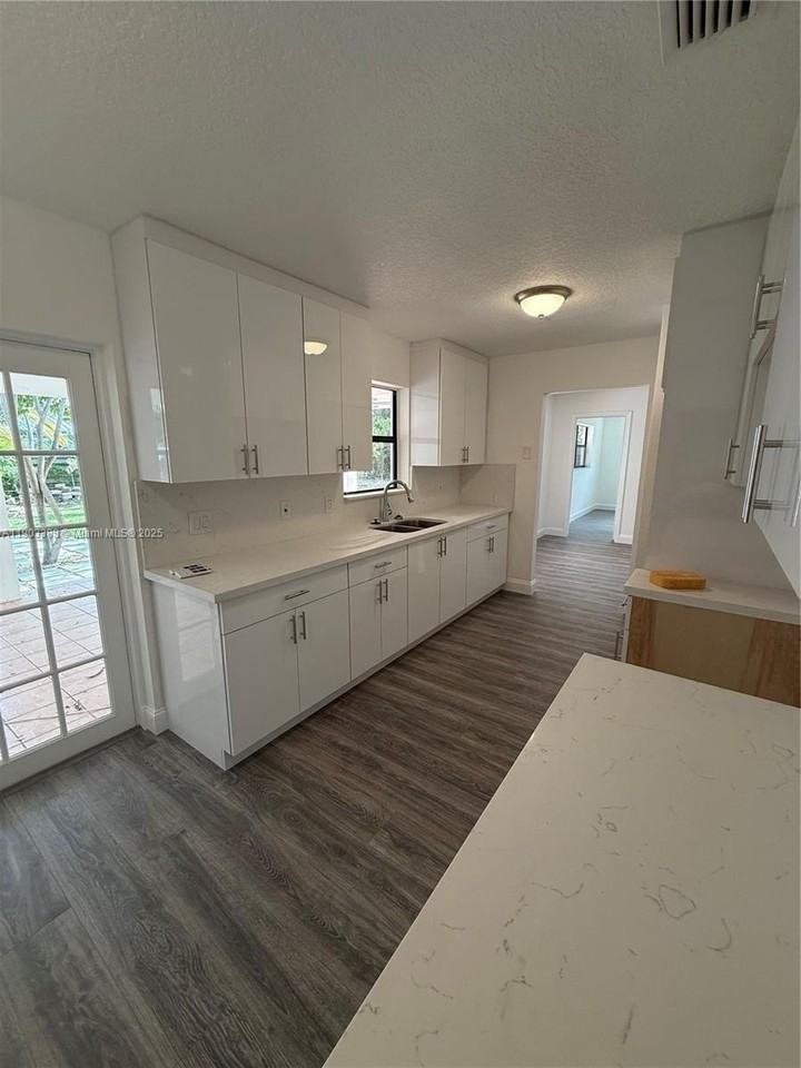 28221 Sw 162nd Ave - Photo 6 of 33