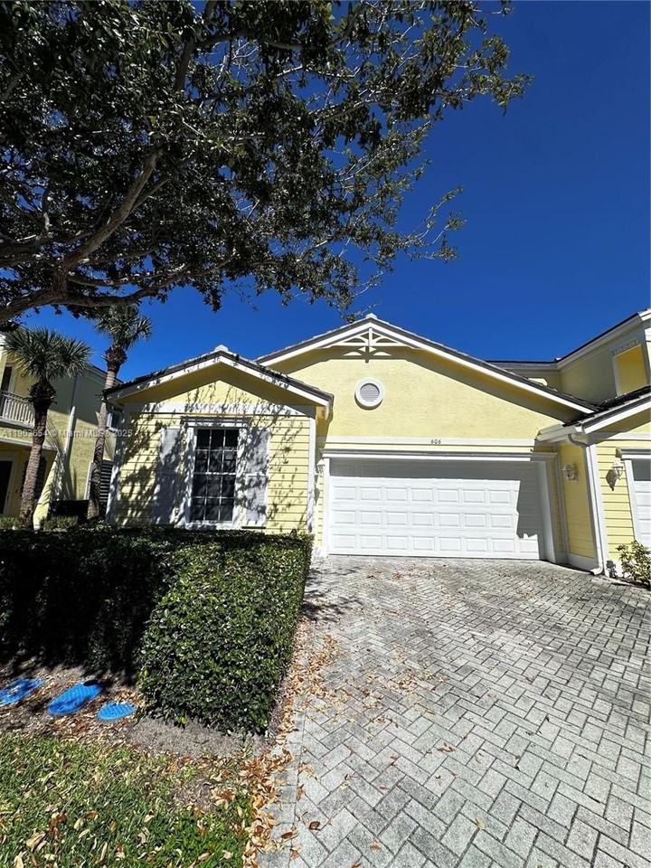 606 Mariner Bay Blvd #1 - Photo 2 of 32