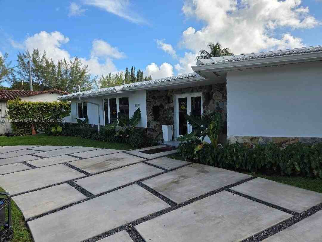 8220 Sw 48th St - Photo 2 of 18