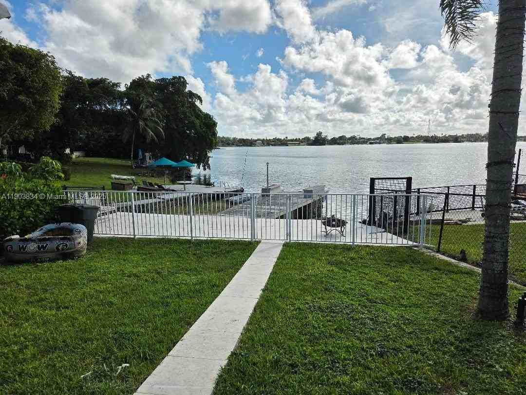 8220 Sw 48th St - Photo 3 of 18