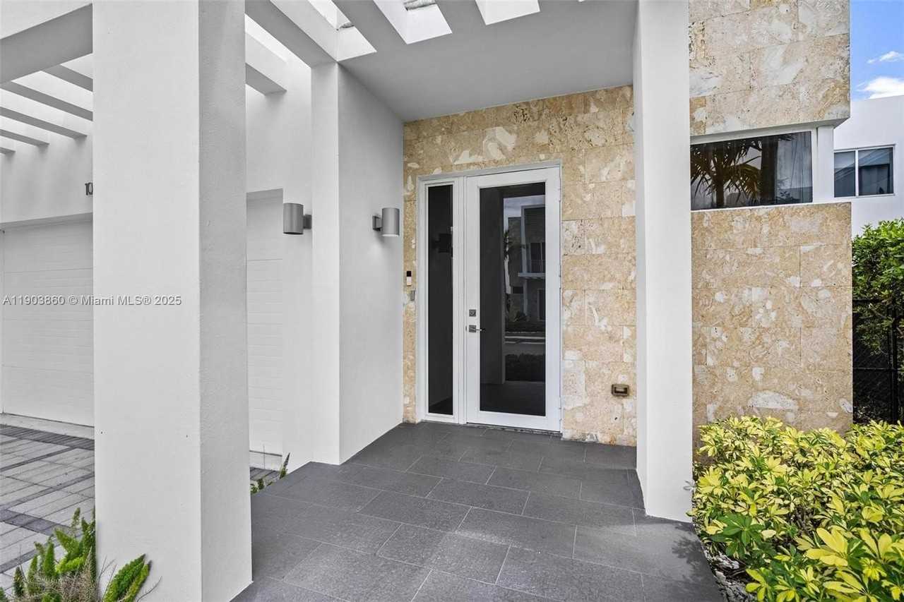 10330 Nw 68th St #0 - Photo 4 of 50