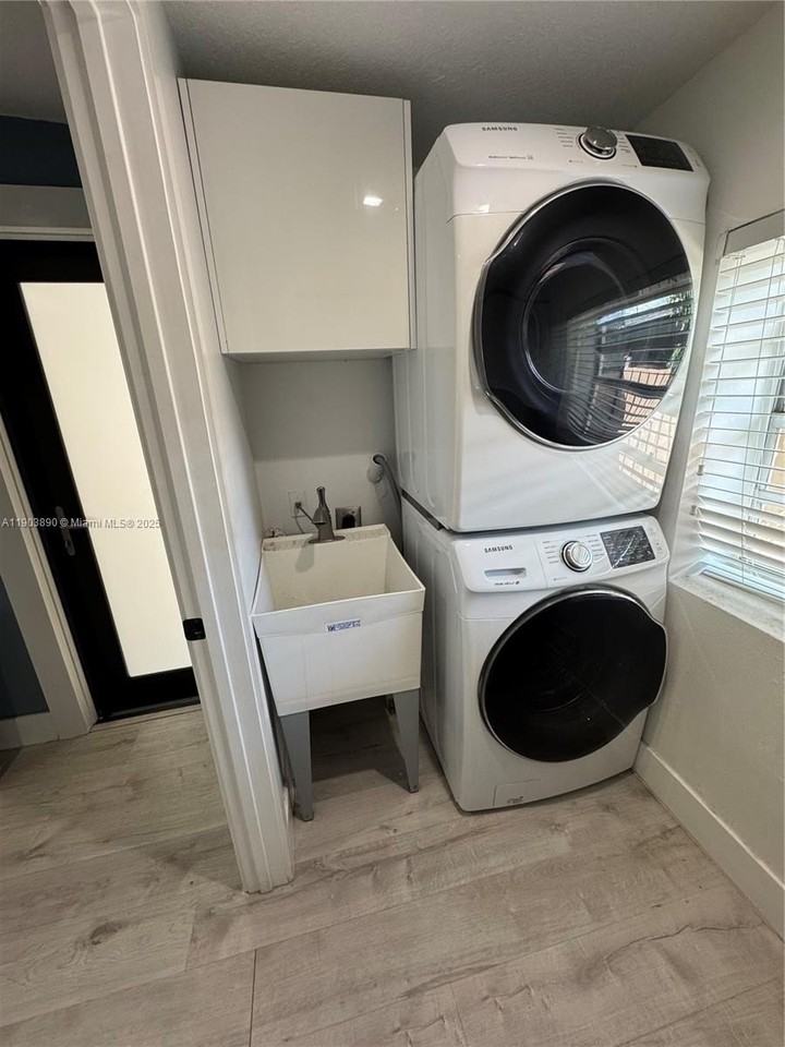 7030 Sw 87th Ct - Photo 4 of 16