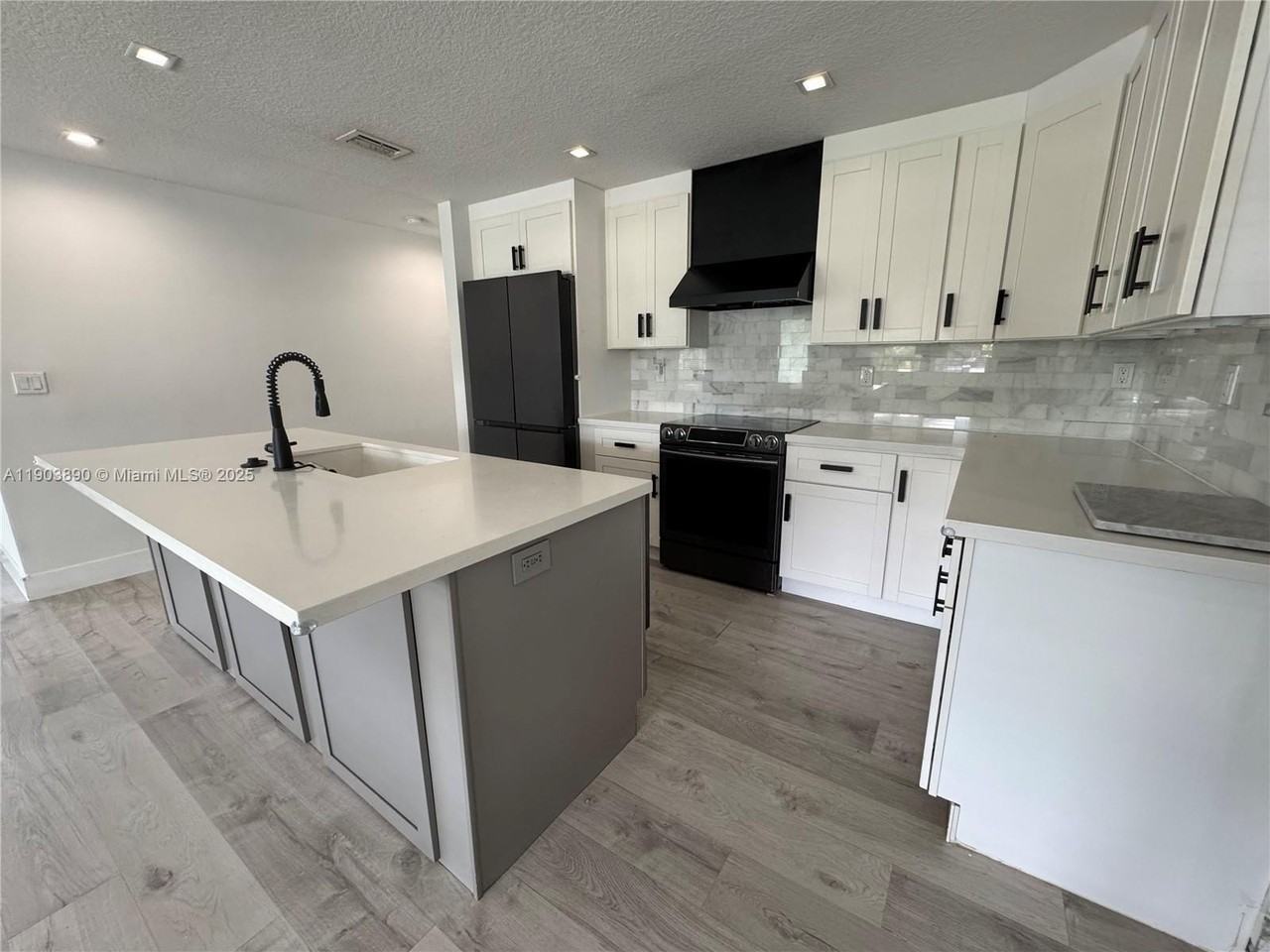 7030 Sw 87th Ct - Photo 5 of 16