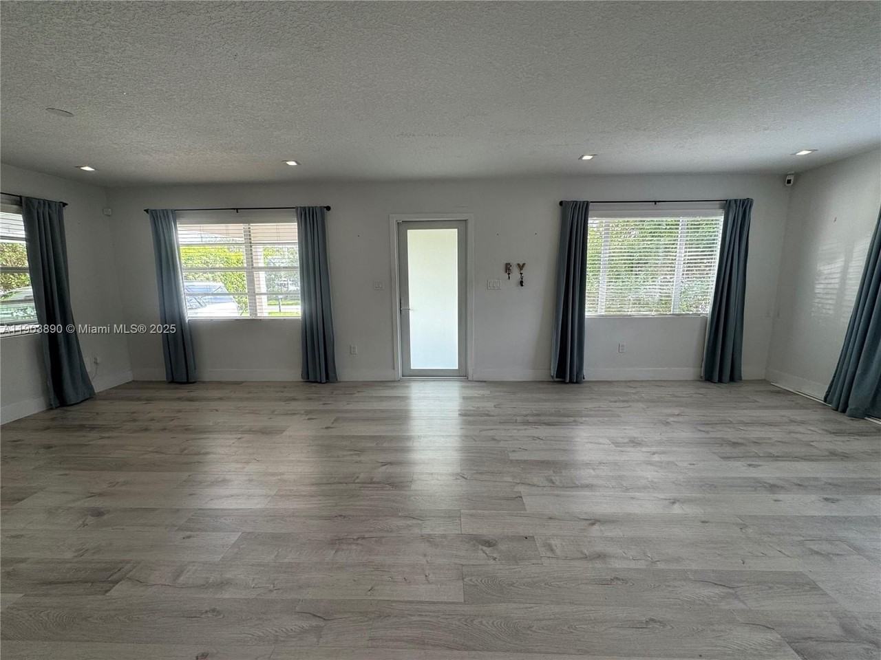 7030 Sw 87th Ct - Photo 6 of 16