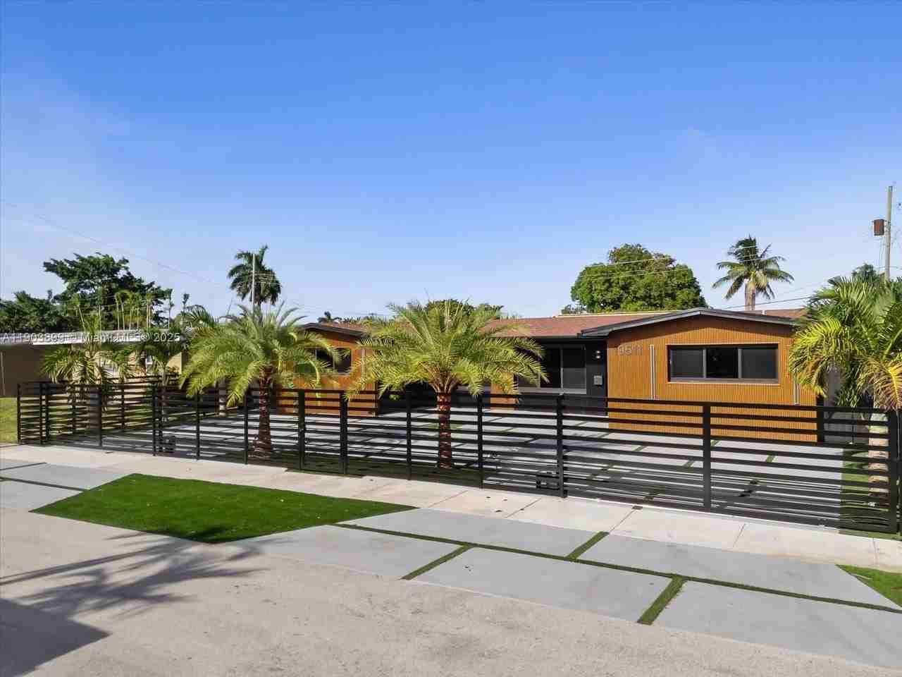 19511 Ne 18th Pl #0 - Photo 3 of 38