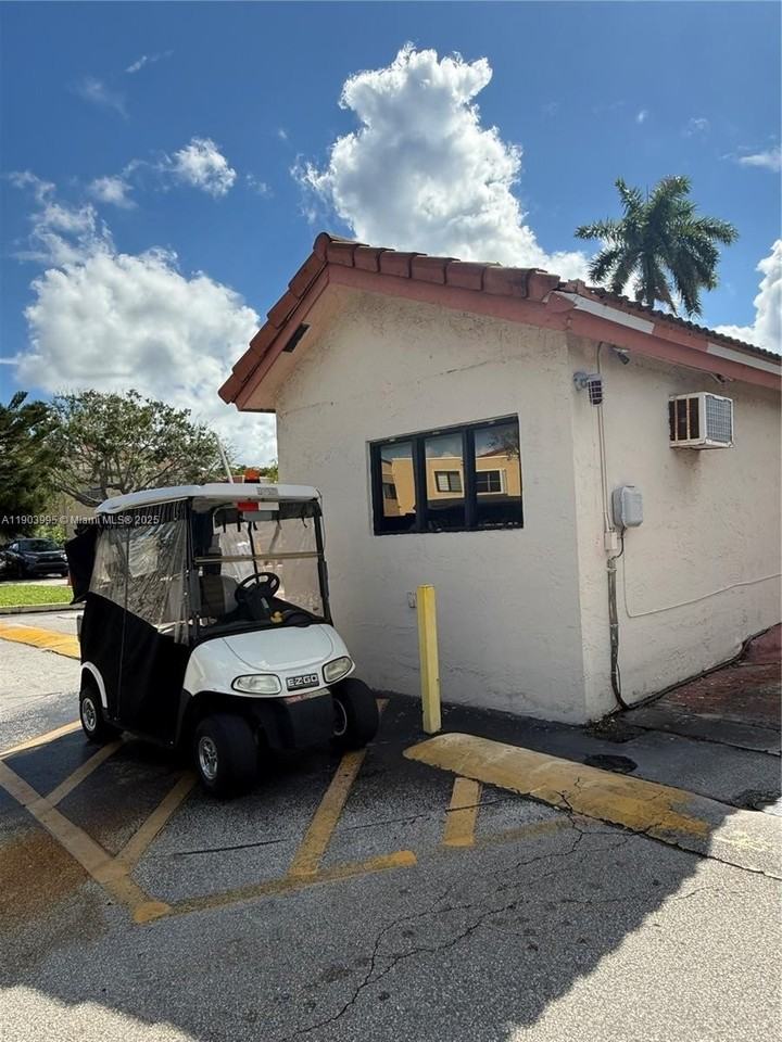 10253 Nw 9th Street Cir #406-6 - Photo 4 of 27