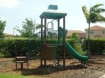 1018 Ne 42nd Ave - Photo 5 of 5