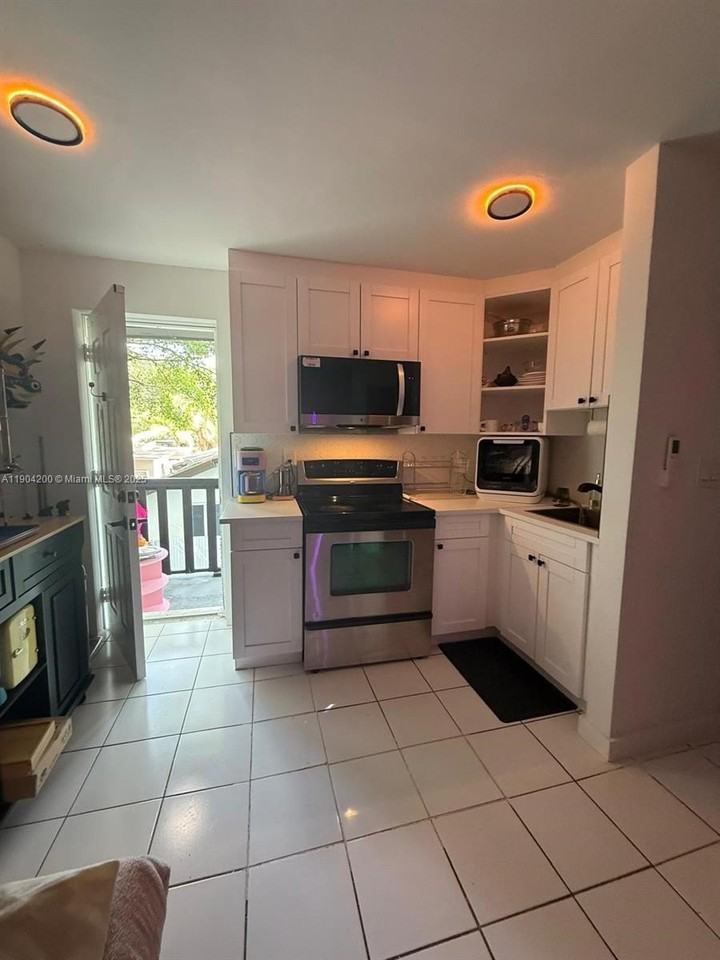 5028 Nw 3rd Ave #B - Photo 4 of 4