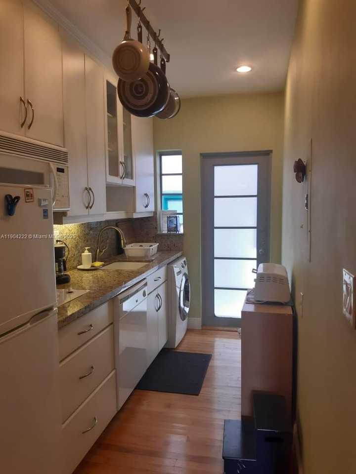 744 Lenox Ave #3 - Photo 6 of 13