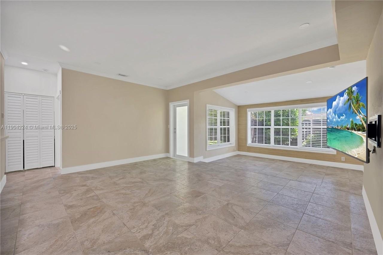 818 Northeast 3rd Street #818 - Photo 3 of 24