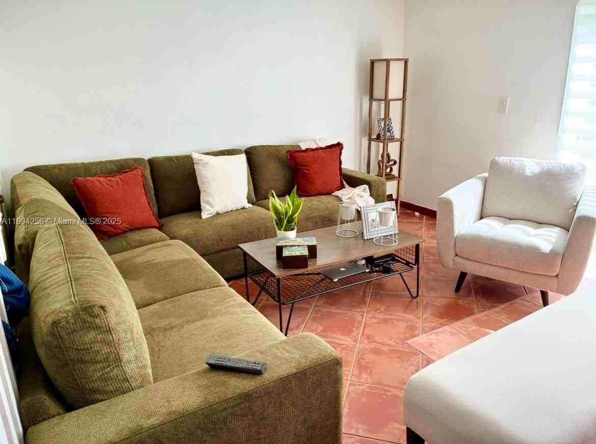 20884 Nw 2nd St - Photo 4 of 17