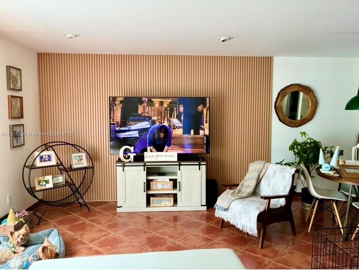 20884 Nw 2nd St - Photo 6 of 17