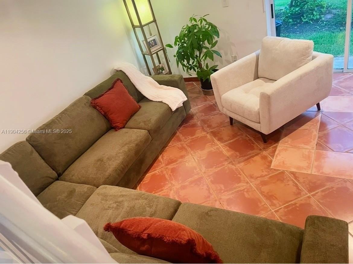 20884 Nw 2nd St - Photo 7 of 17