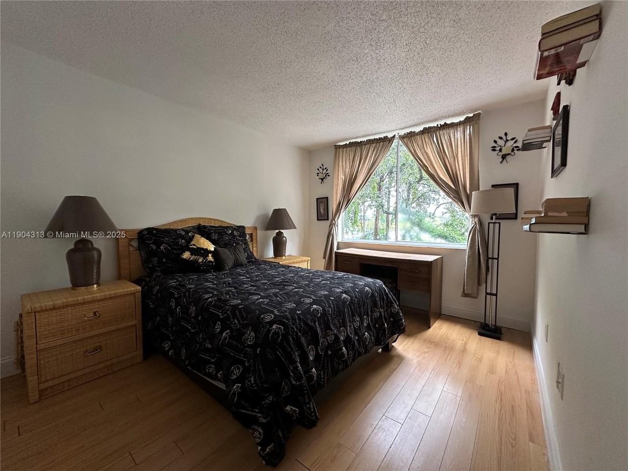 1720 Nw North River Dr #305 - Photo 4 of 15