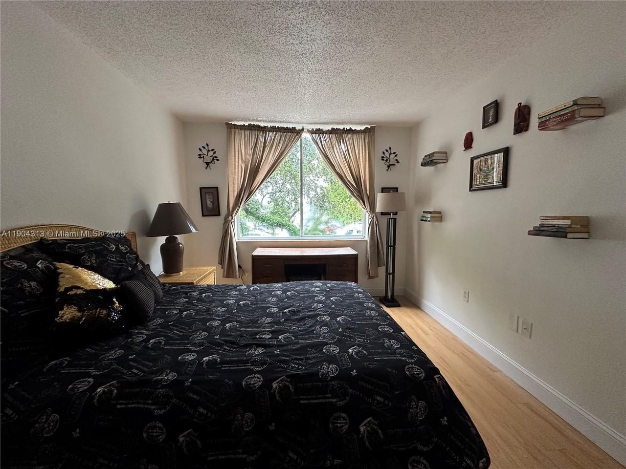 1720 Nw North River Dr #305 - Photo 5 of 15