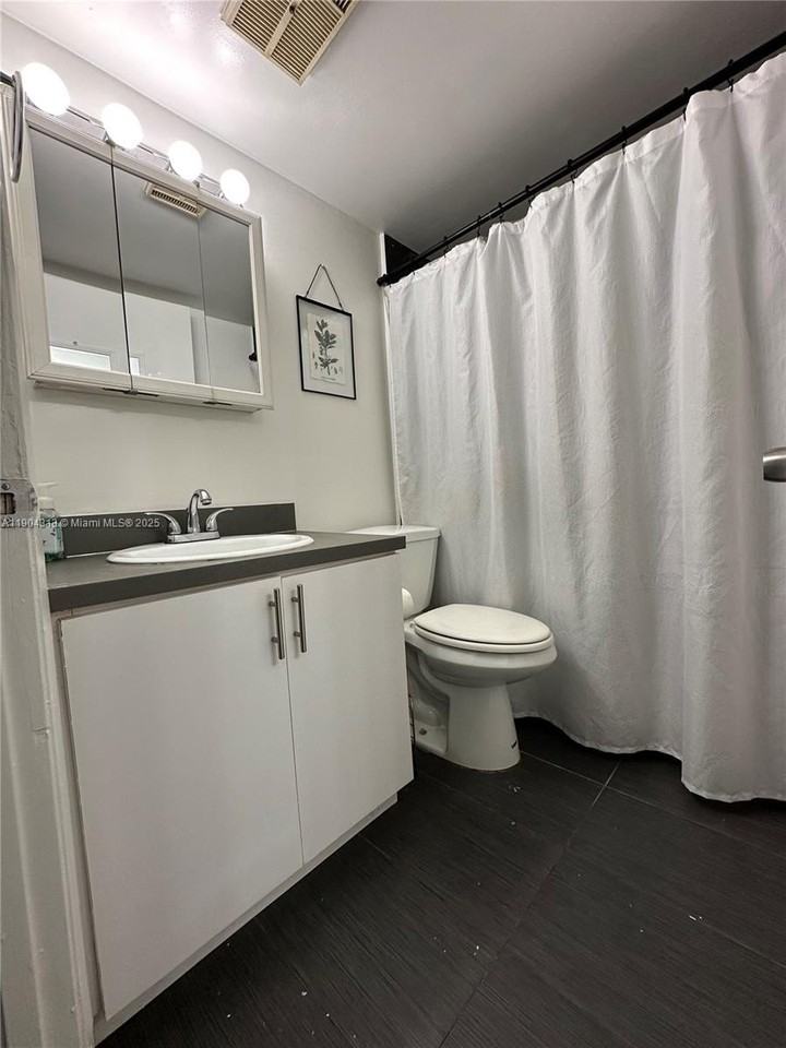 1720 Nw North River Dr #305 - Photo 7 of 15