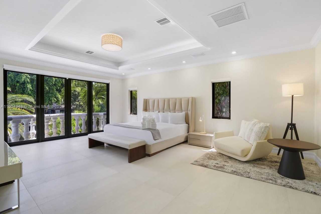 168 Fiesta Way - Photo 4 of 42