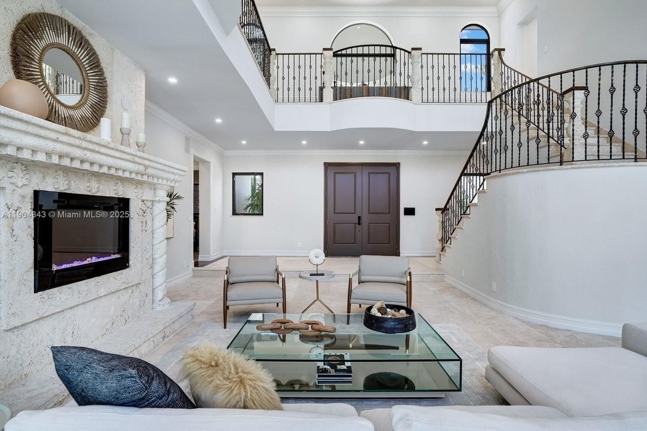 168 Fiesta Way - Photo 6 of 42