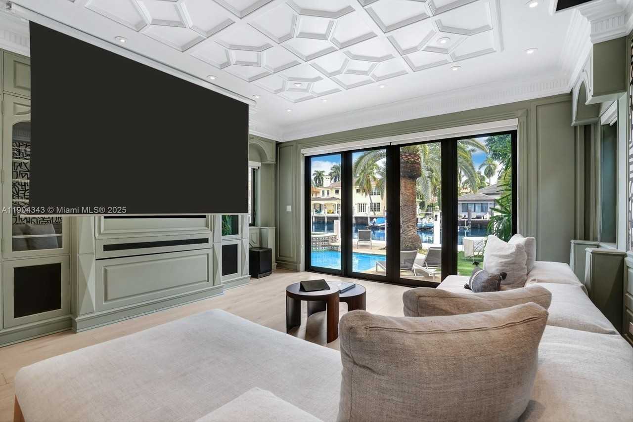 168 Fiesta Way - Photo 7 of 42