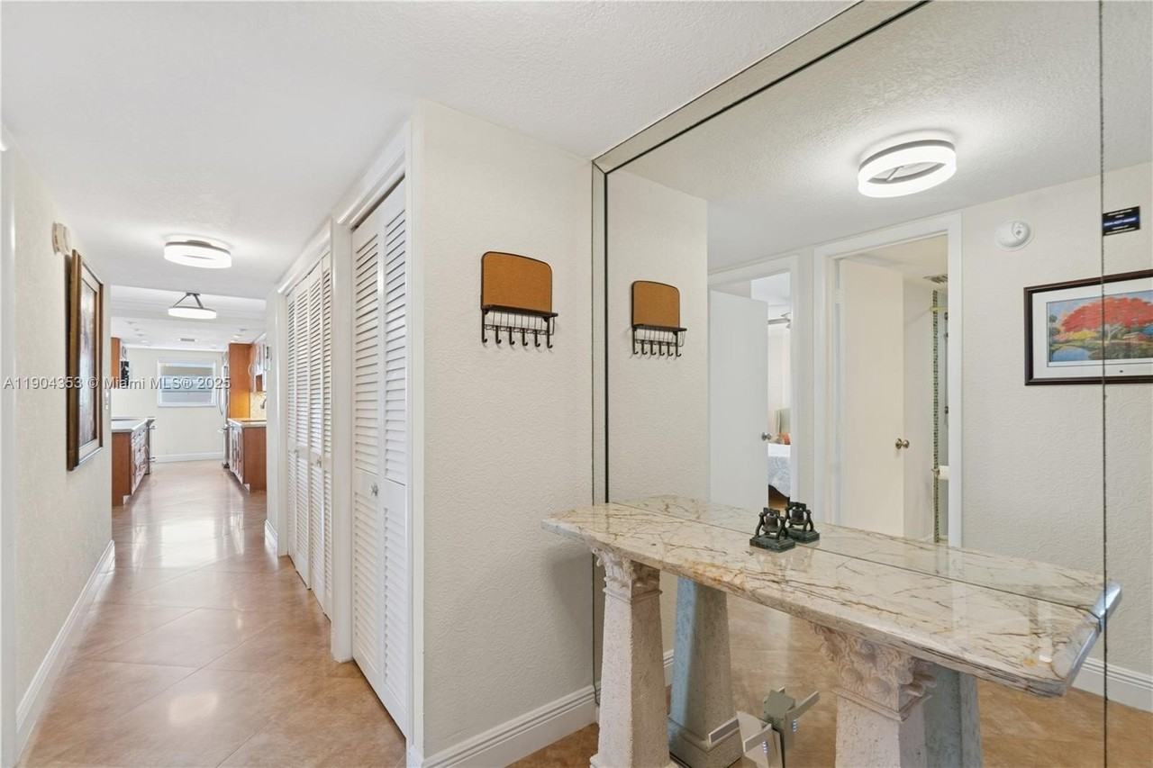1160 Hillsboro Mile #901 - Photo 4 of 41