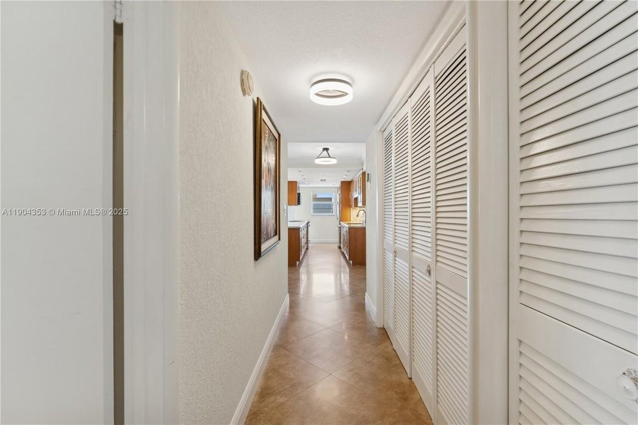 1160 Hillsboro Mile #901 - Photo 5 of 41