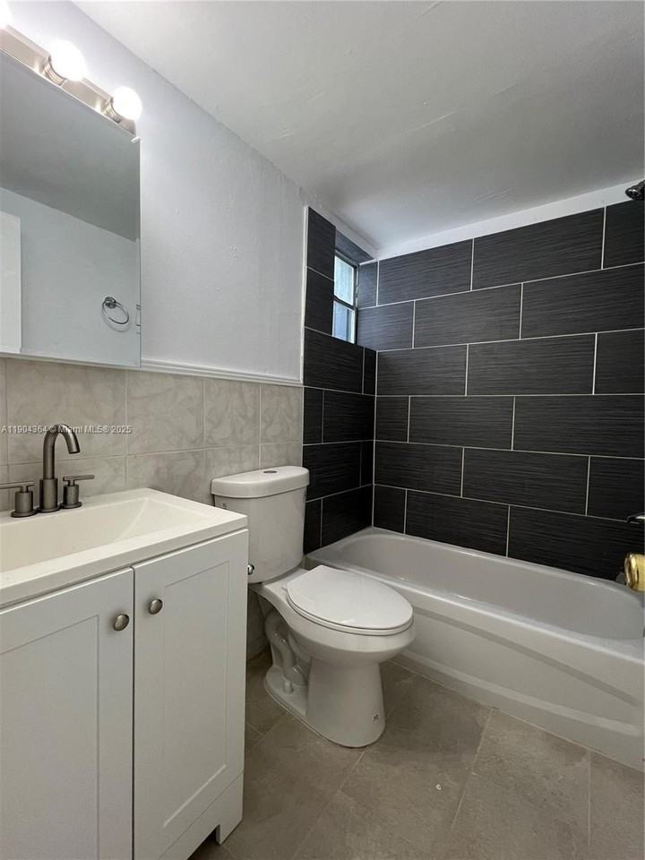 5990 Ne 4th Ct #1 - Photo 5 of 11