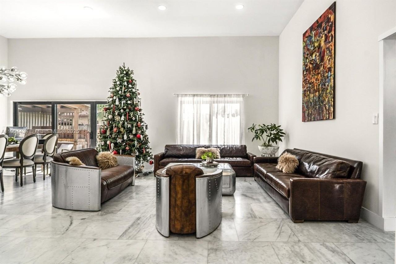 513 Leslie Dr #513 - Photo 3 of 25