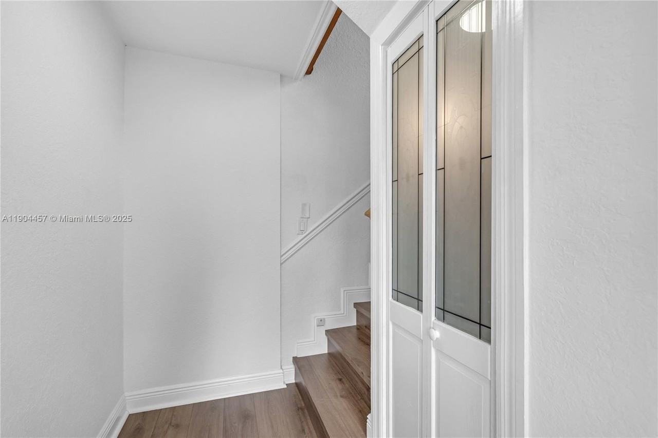 1541 East 6th Court #2 - Photo 4 of 41