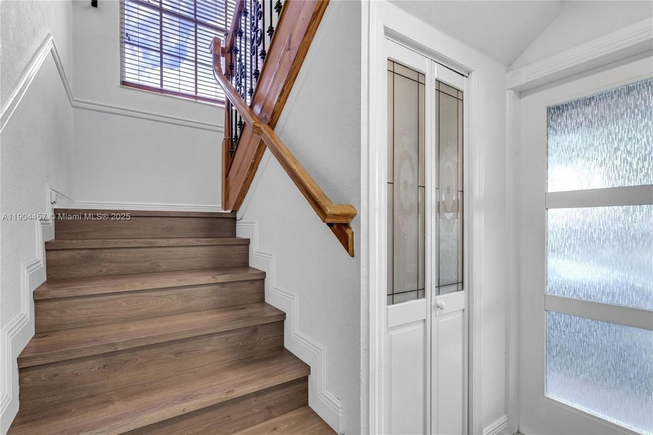 1541 East 6th Court #2 - Photo 5 of 41