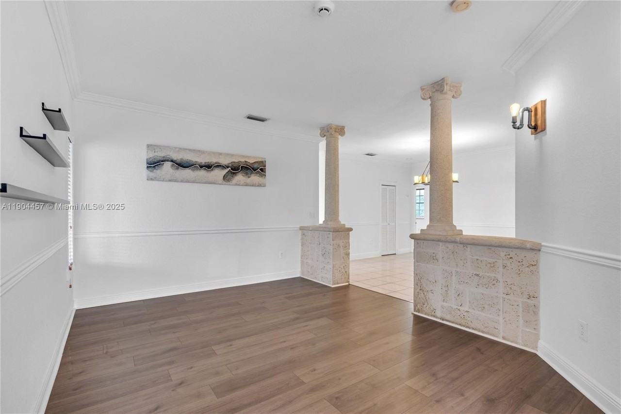 1541 East 6th Court #2 - Photo 6 of 41