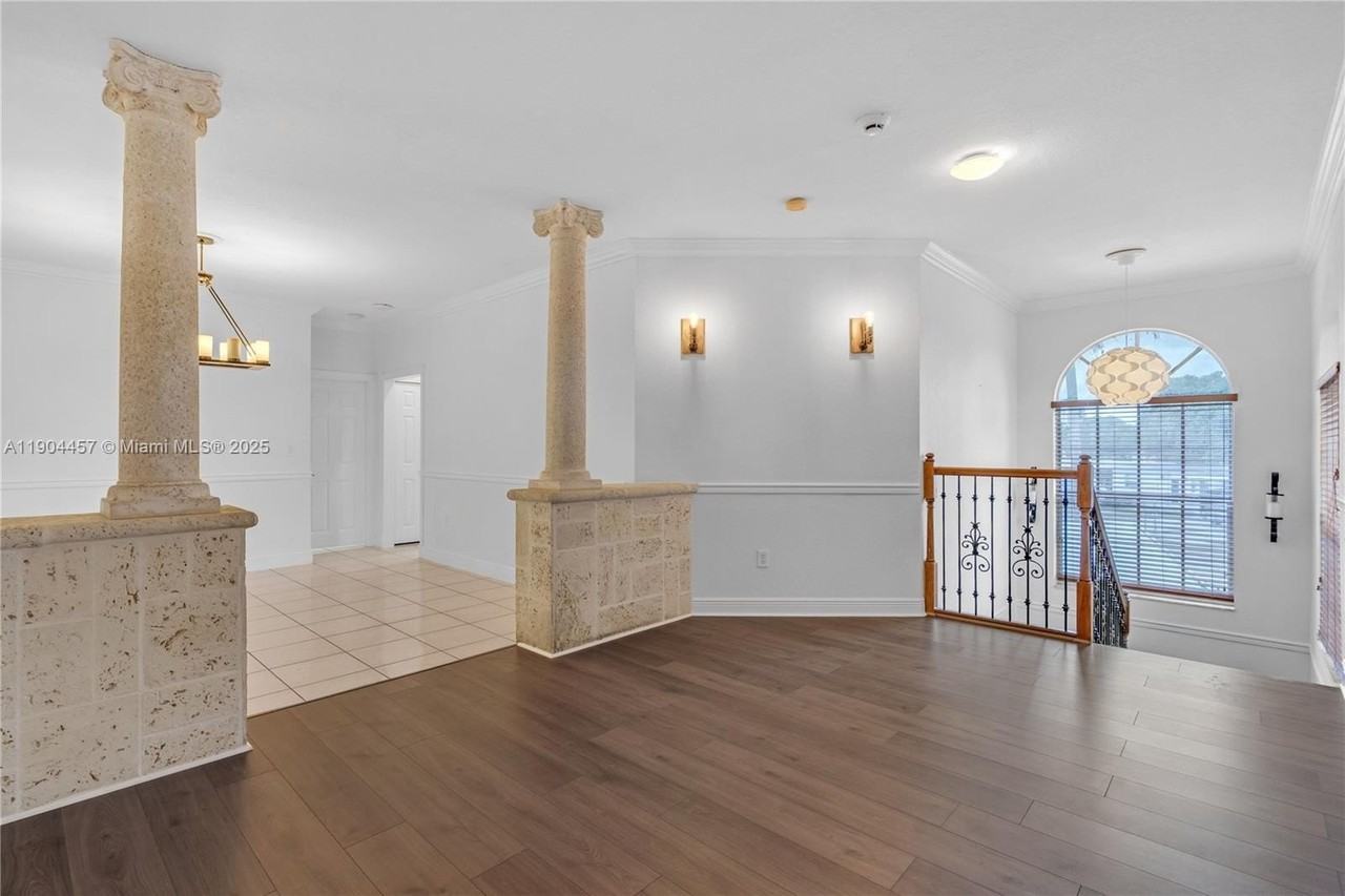 1541 East 6th Court #2 - Photo 7 of 41