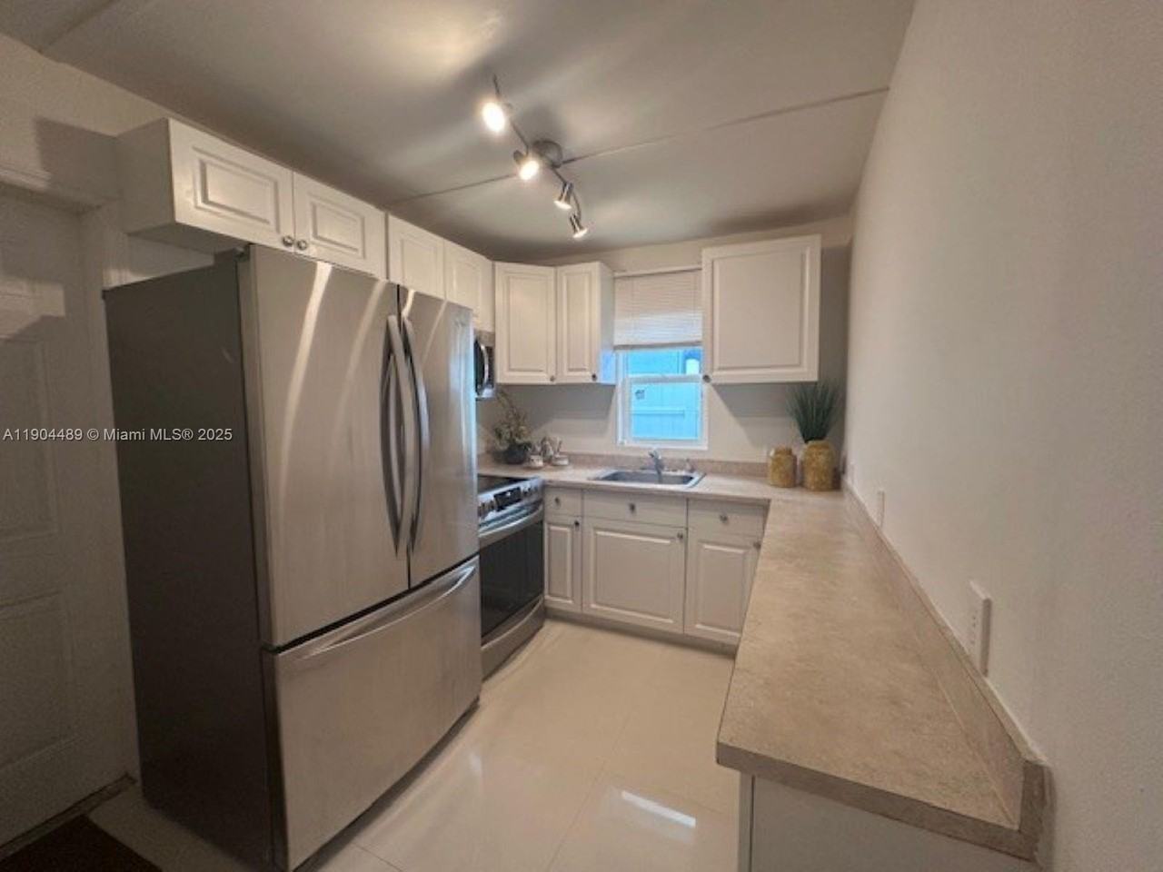 2898 Nw 6th Ct - Photo 7 of 15