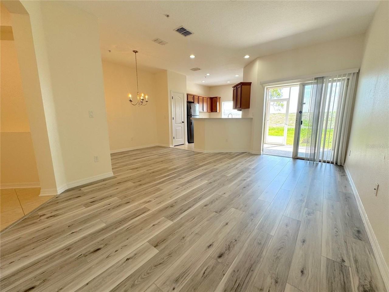 1390 Grantham Dr - Photo 3 of 30