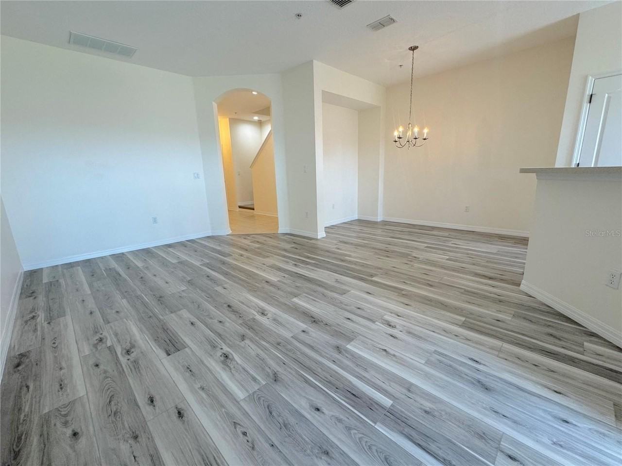 1390 Grantham Dr - Photo 4 of 30