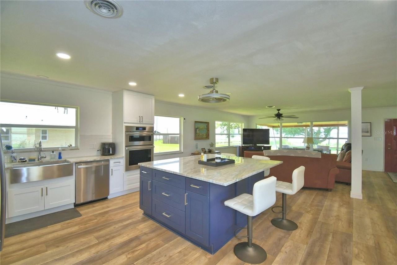 823 N Lake Reedy Blvd - Photo 3 of 12