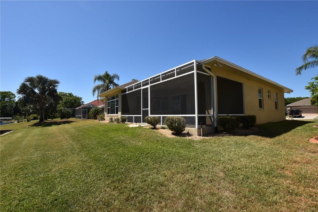 4435 Winding Oaks Cir - Photo 4 of 44