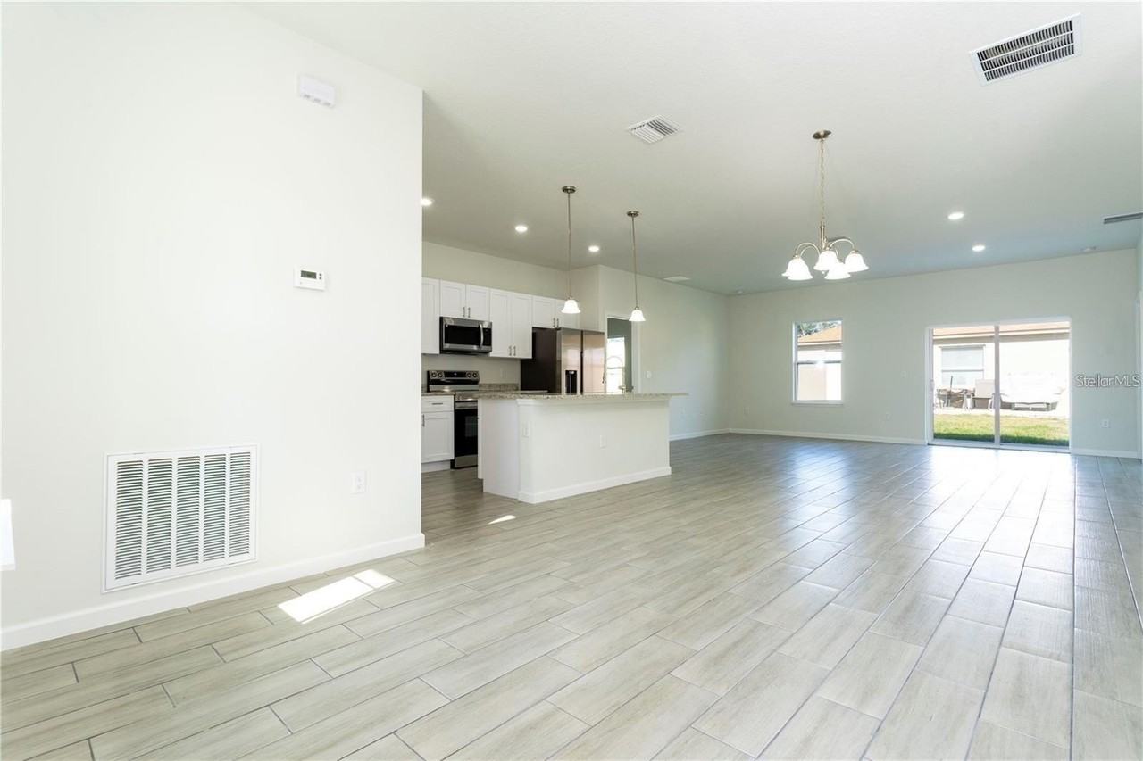 560 Kingfisher Dr - Photo 2 of 10