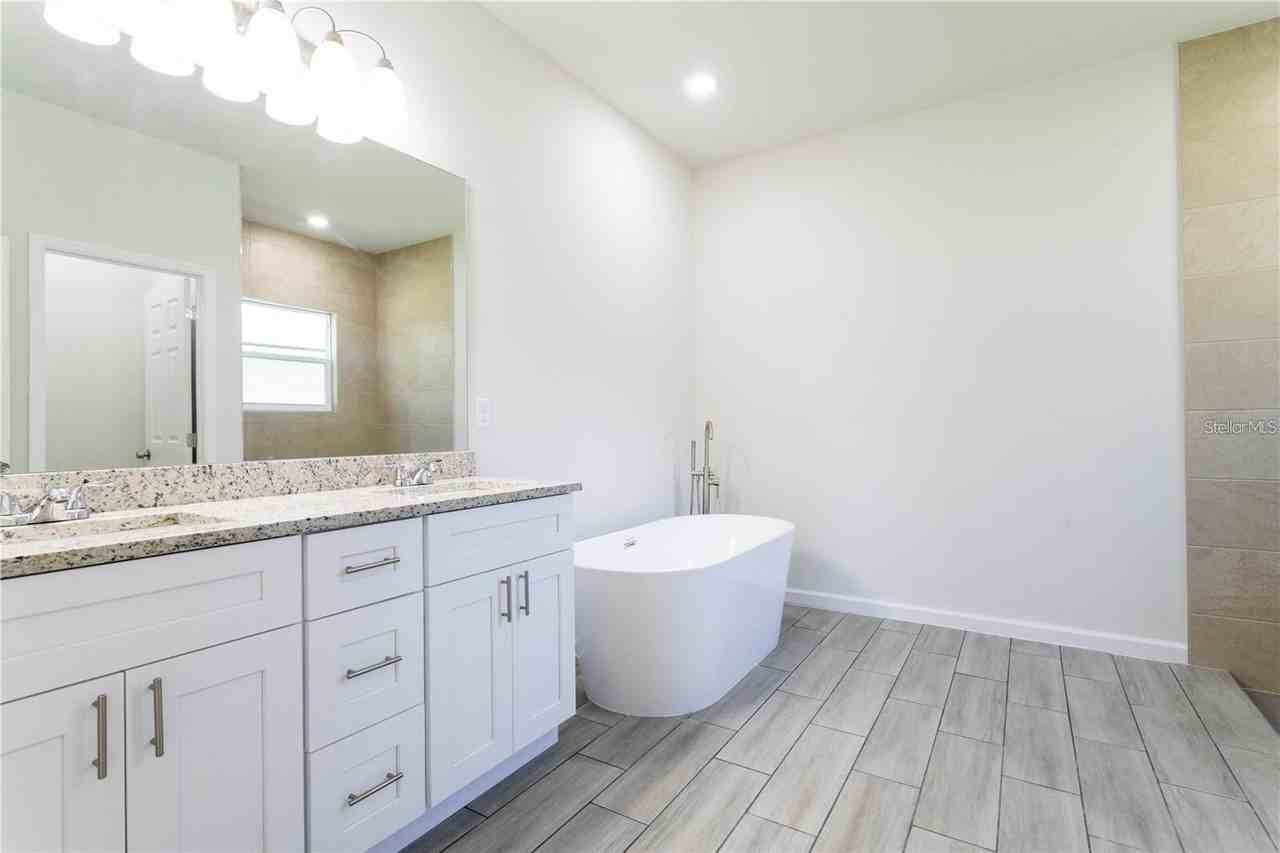 560 Kingfisher Dr - Photo 5 of 10