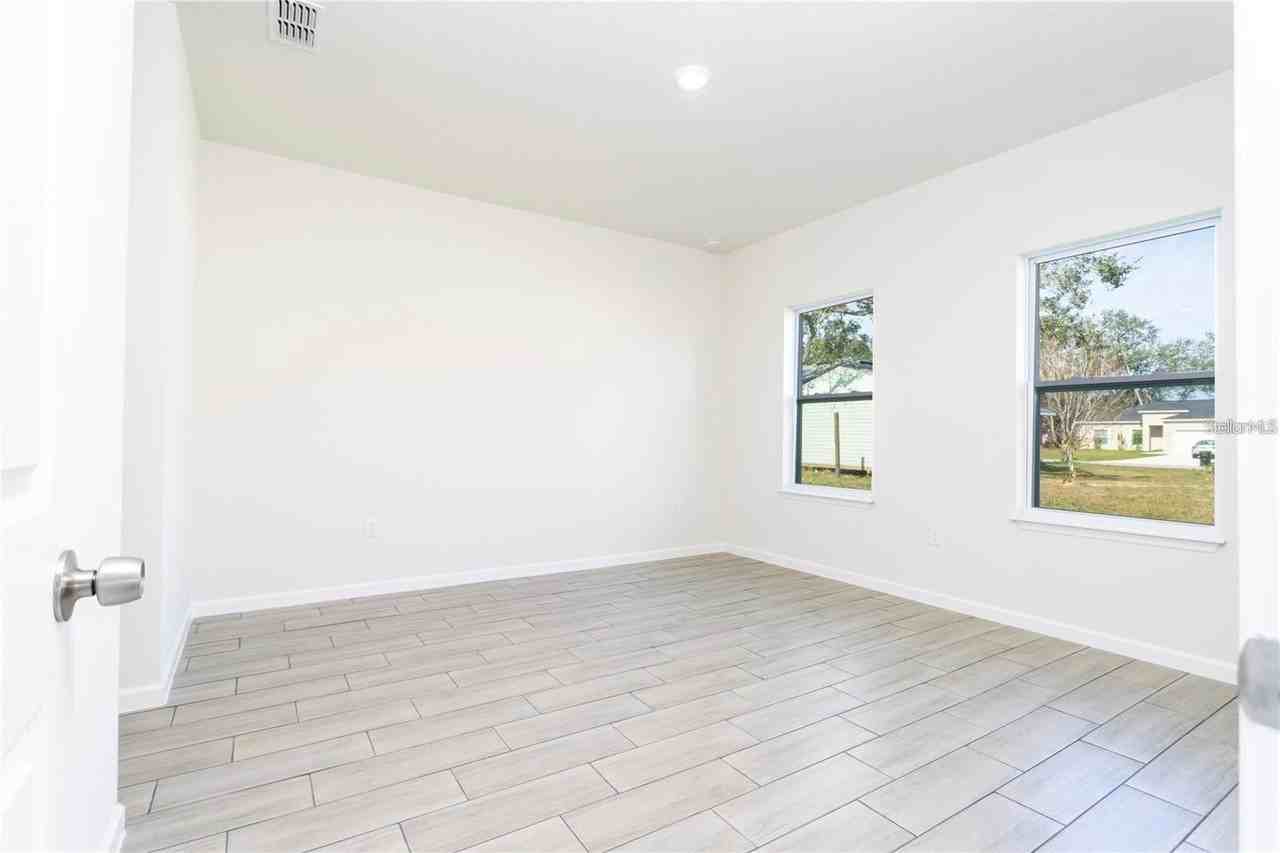 560 Kingfisher Dr - Photo 6 of 10