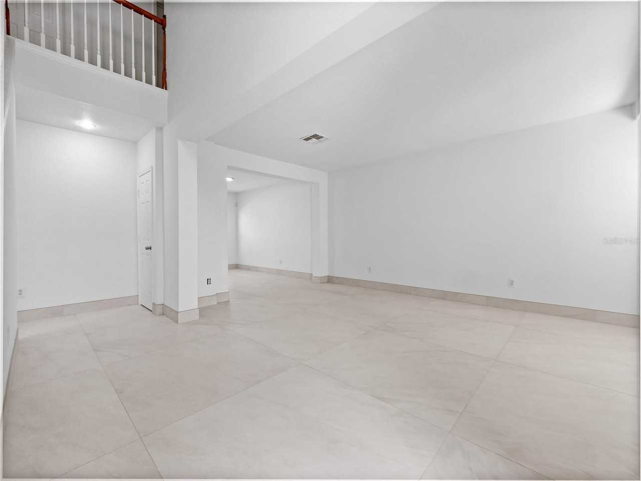 6457 Winder Oaks Boulevard - Photo 3 of 35