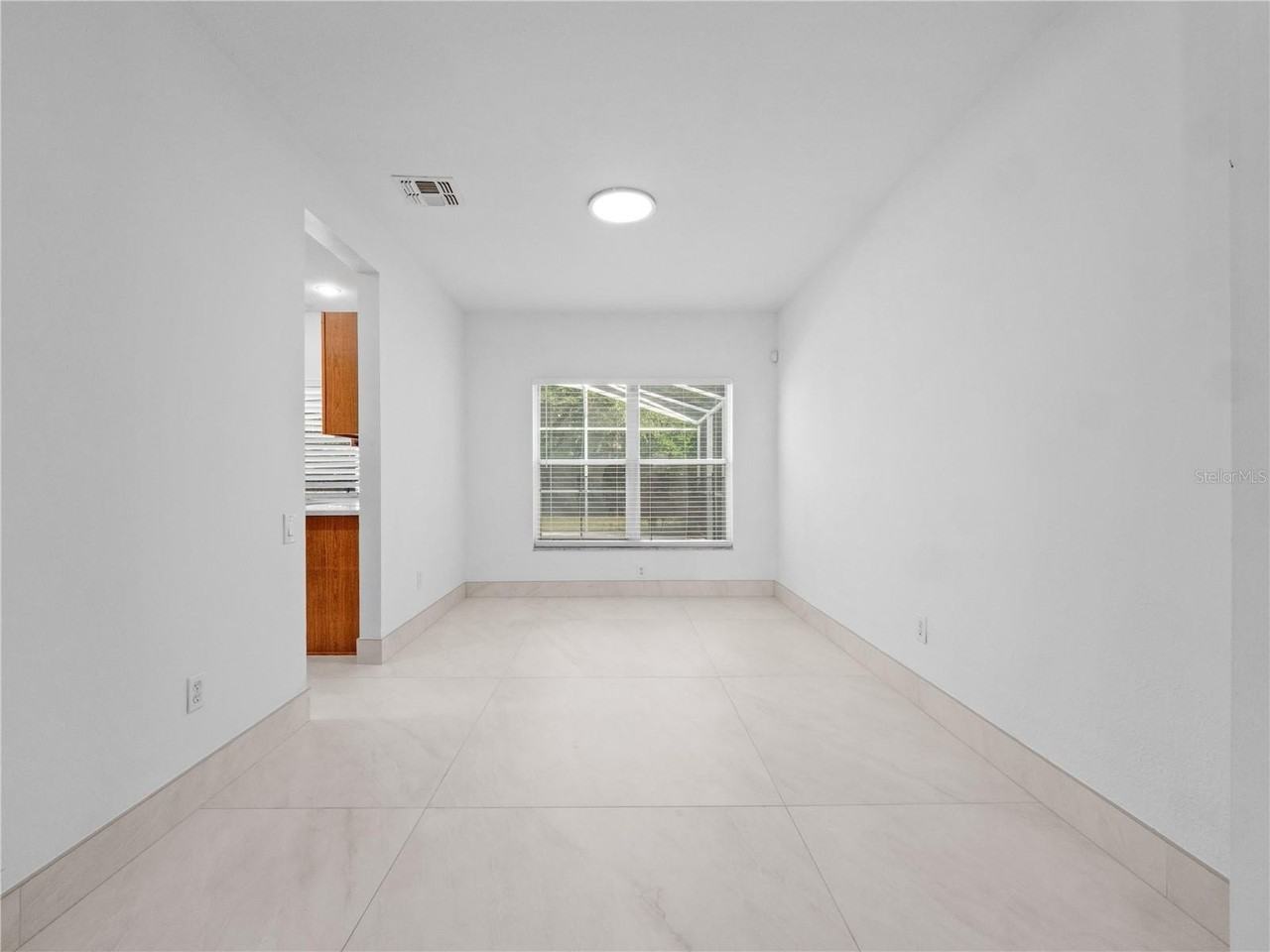 6457 Winder Oaks Boulevard - Photo 5 of 35