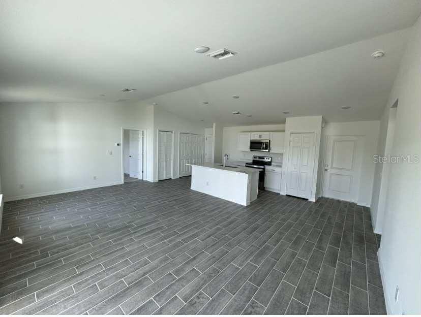 2409 Ne 7th Pl - Photo 3 of 6